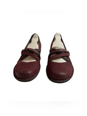 Earth Origins Maroon Flat Shoes with Velcro Closure Size 7.5